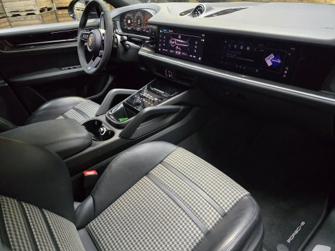 Porsche Cayenne Coupé 3.0 E-Hybrid Carbon Dak Bijr. Display Alcant. Hemel/stuur Chrono 22"GT Uniek!