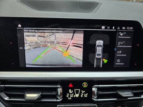 BMW 3-serie 330e eDrive Edition M sport HUD Pano Leder Camera perf 19"LM