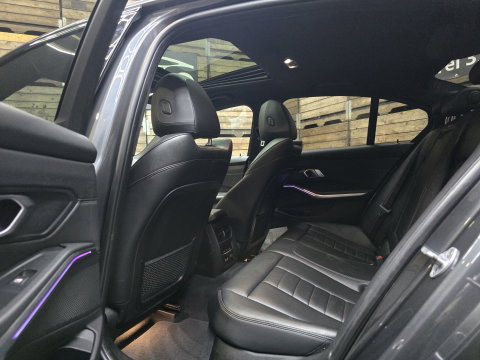 BMW 3-serie 330e eDrive Edition M sport HUD Pano Leder Camera perf 19"LM