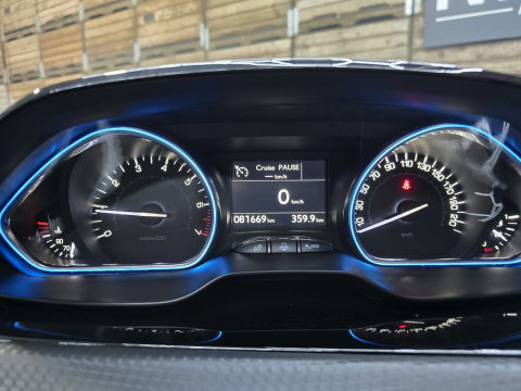 Peugeot 2008 1.2 PureTech Allure Pano Trekhaak Clima Navi Camera Bluetooth 16"LM