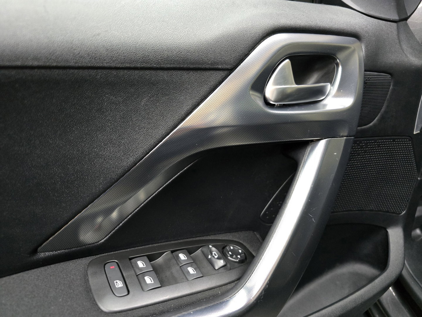 Peugeot 2008 1.2 PureTech Allure Pano Trekhaak Clima Navi Camera Bluetooth 16"LM