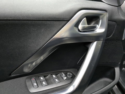 Peugeot 2008 1.2 PureTech Allure Pano Trekhaak Clima Navi Camera Bluetooth 16"LM
