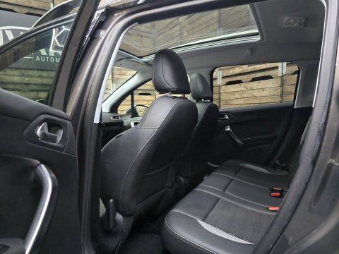 Peugeot 2008 1.2 PureTech Allure Pano Trekhaak Clima Navi Camera Bluetooth 16"LM