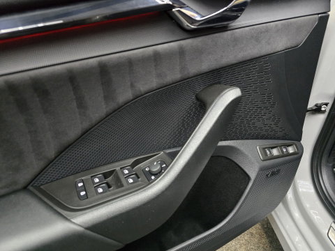 Škoda Octavia Combi 1.4 TSI RS iV PHEV Business First Edition Navi Clima Cruise HUD 19'LM 245PK!