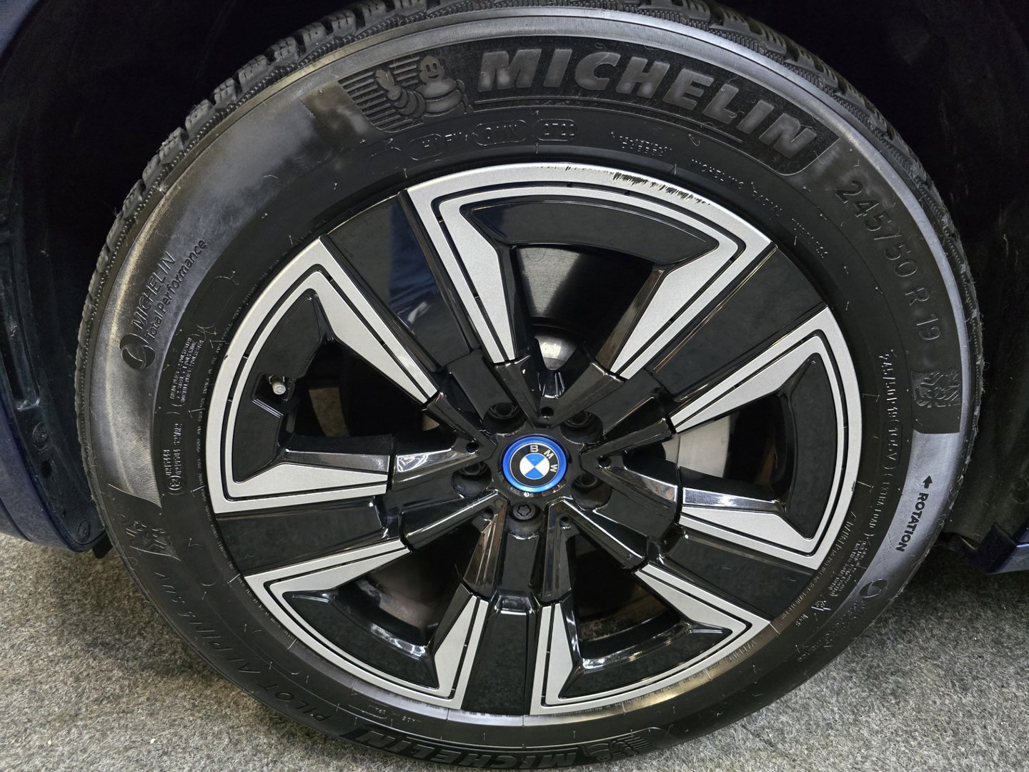 BMW iX3 High Executive 80 kWh Pano LED navi Trekhaak 19"LM 96% SOH