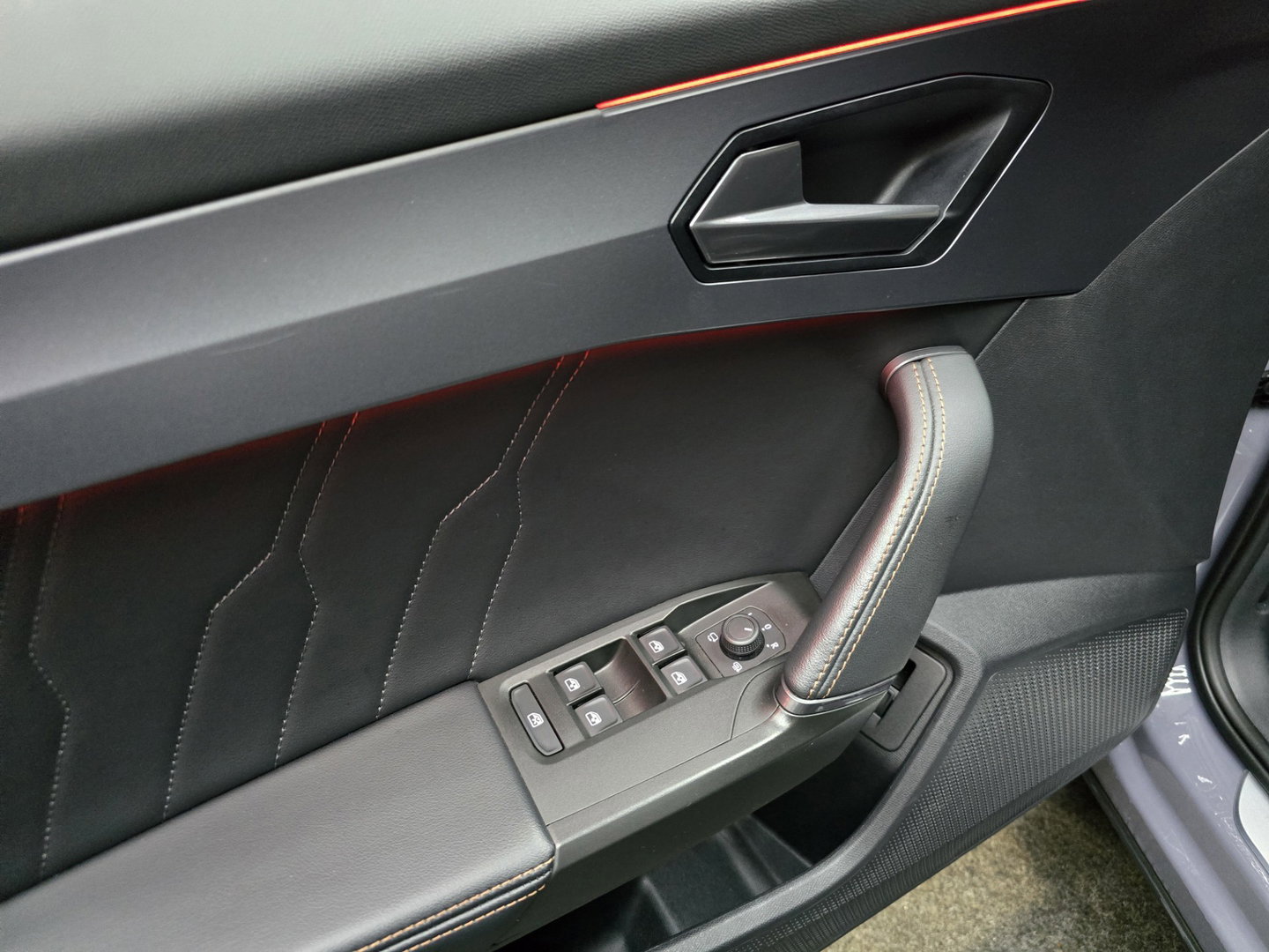 CUPRA Formentor 1.4 TSI e-Hybrid Essential Panoramadak LED Matrix Camera Cruise 18"LM