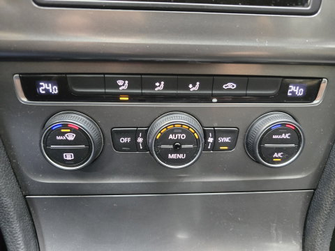Volkswagen Golf 1.2 TSI Business Edition Connected Pano Led Navi Clima PDC Trekhaak LM