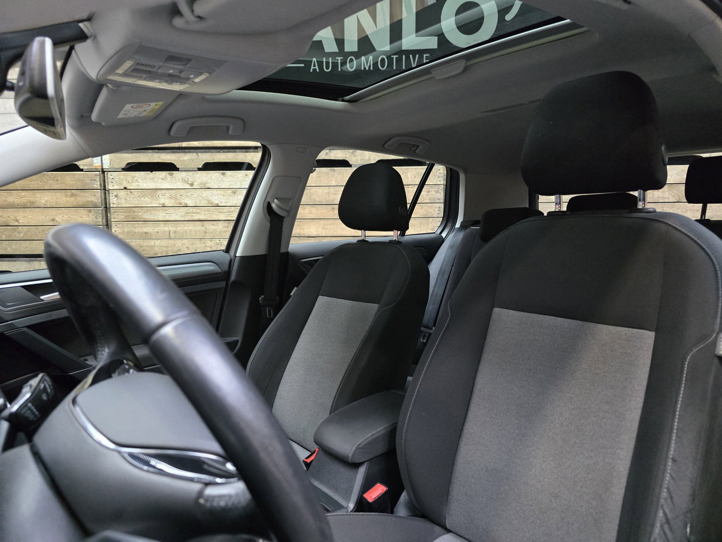 Volkswagen Golf 1.2 TSI Business Edition Connected Pano Led Navi Clima PDC Trekhaak LM