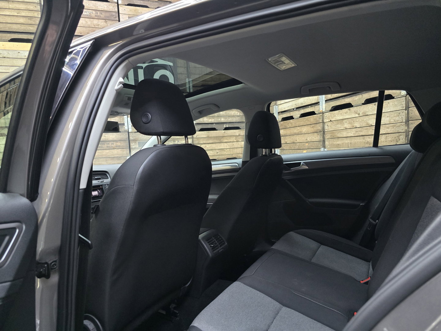 Volkswagen Golf 1.2 TSI Business Edition Connected Pano Led Navi Clima PDC Trekhaak LM