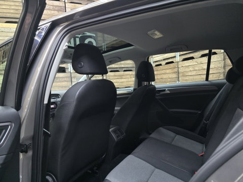 Volkswagen Golf 1.2 TSI Business Edition Connected Pano Led Navi Clima PDC Trekhaak LM