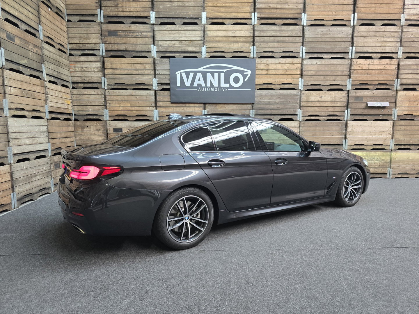 BMW 5 Serie 530d Business Edition Plus M-Sport Laser Led Pano Leder HUD Clima Cruise 18"LM