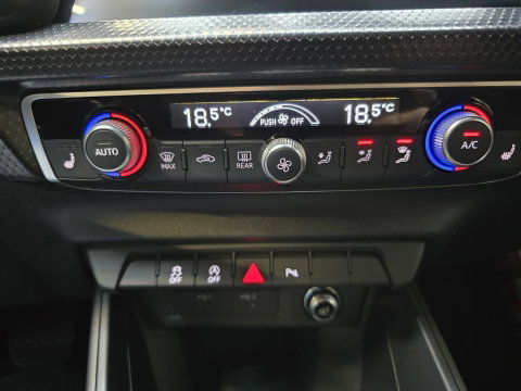 Audi A1 Sportback 30 TFSI Advanced edition S-Line Carplay Navigatie Stoelverwarming 16"LM
