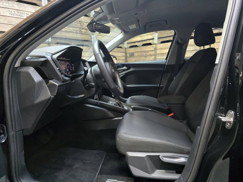 Audi A1 Sportback 30 TFSI Advanced edition S-Line Carplay Navigatie Stoelverwarming 16"LM