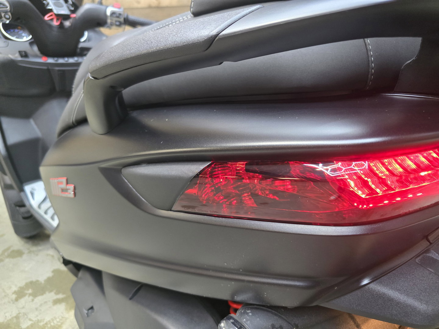 Piaggio Scooter 500 MP3 HPE Sport Advanced Stuurverwarming en achteruit! B-Rijbewijs!!