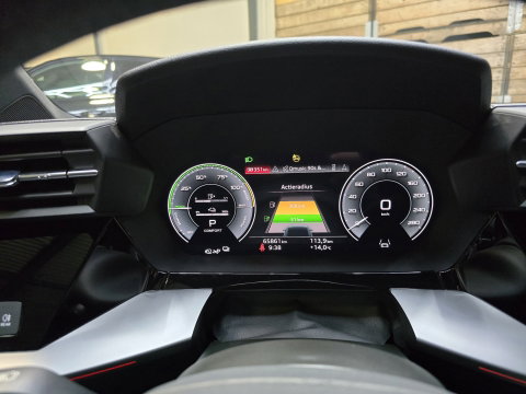 Audi A3 Sportback 45 TFSI e S edition Competition LED PanoCamera Navi LM