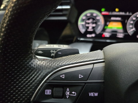 Audi A3 Sportback 45 TFSI e S edition Competition LED PanoCamera Navi LM