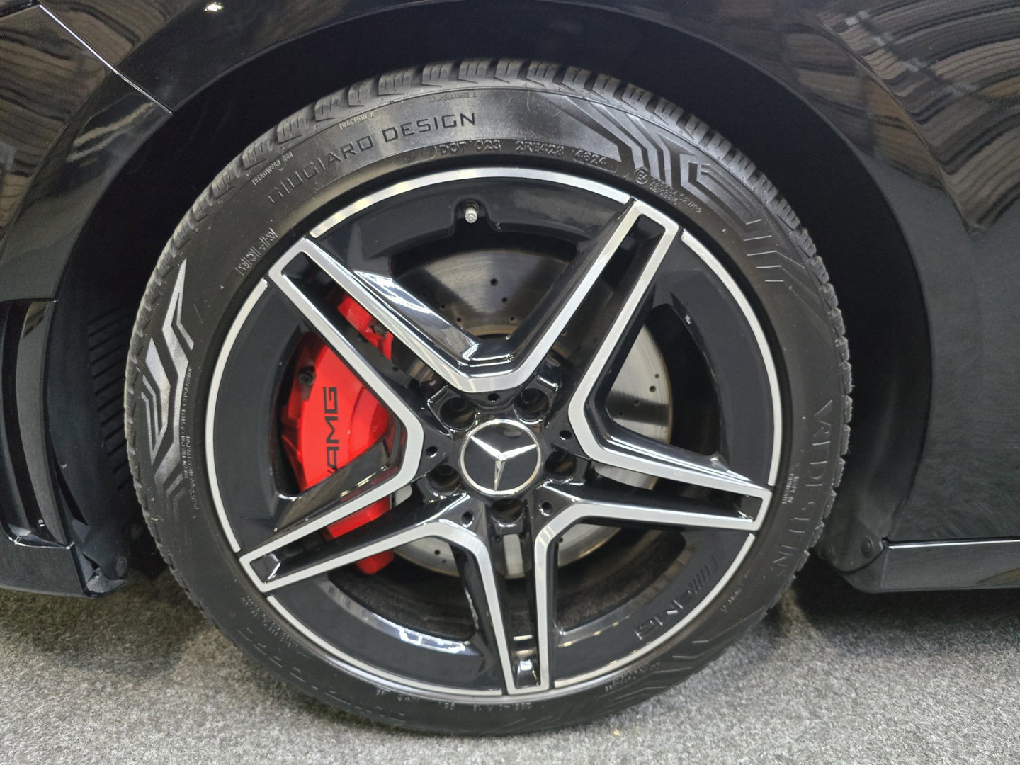 Mercedes-Benz A-Klasse AMG 35 4MATIC Premium Pano Sfeer Camera Navi LM Trekhaak