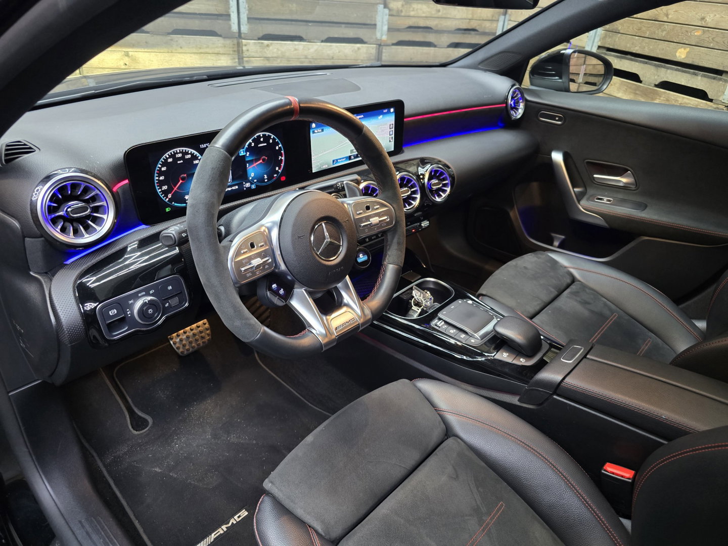 Mercedes-Benz A-Klasse AMG 35 4MATIC Premium Pano Sfeer Camera Navi LM Trekhaak