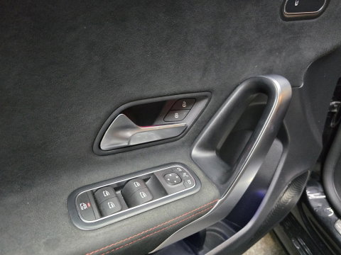 Mercedes-Benz A-Klasse AMG 35 4MATIC Premium Pano Sfeer Camera Navi LM Trekhaak