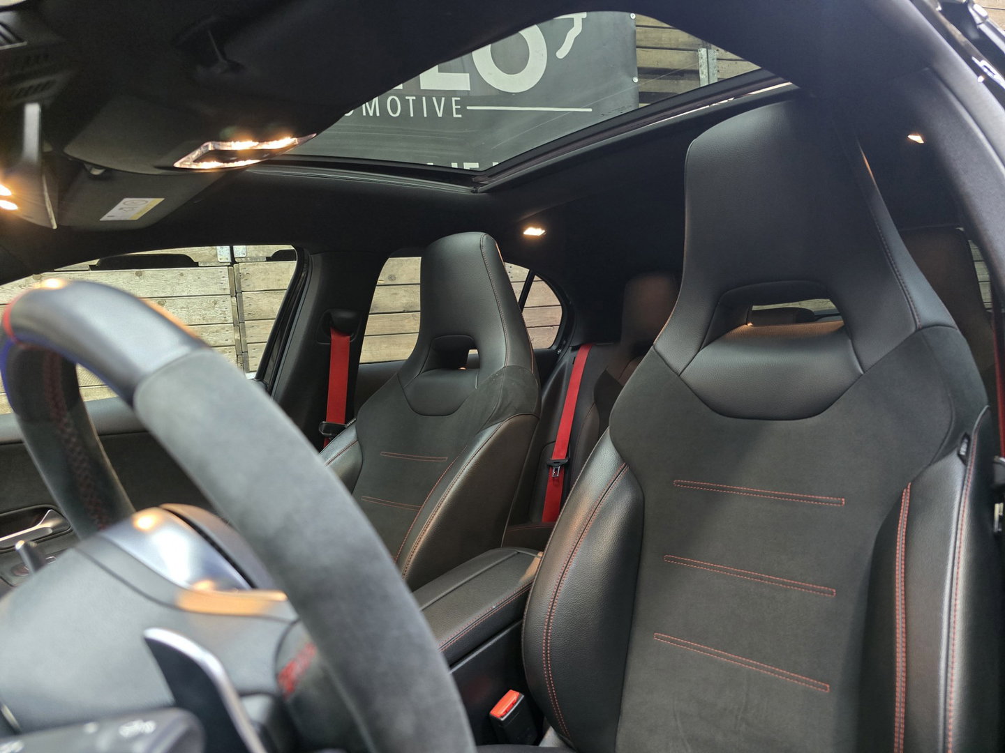 Mercedes-Benz A-Klasse AMG 35 4MATIC Premium Pano Sfeer Camera Navi LM Trekhaak
