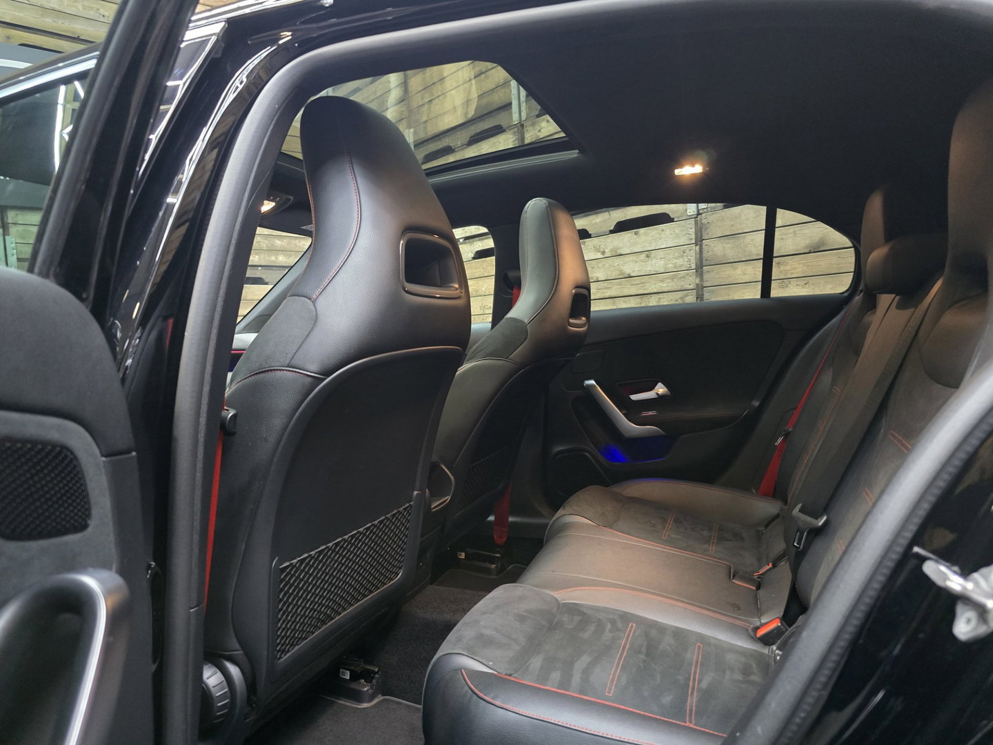 Mercedes-Benz A-Klasse AMG 35 4MATIC Premium Pano Sfeer Camera Navi LM Trekhaak
