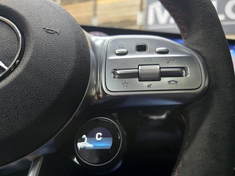 Mercedes-Benz A-Klasse AMG 35 4MATIC Premium Pano Sfeer Camera Navi LM Trekhaak