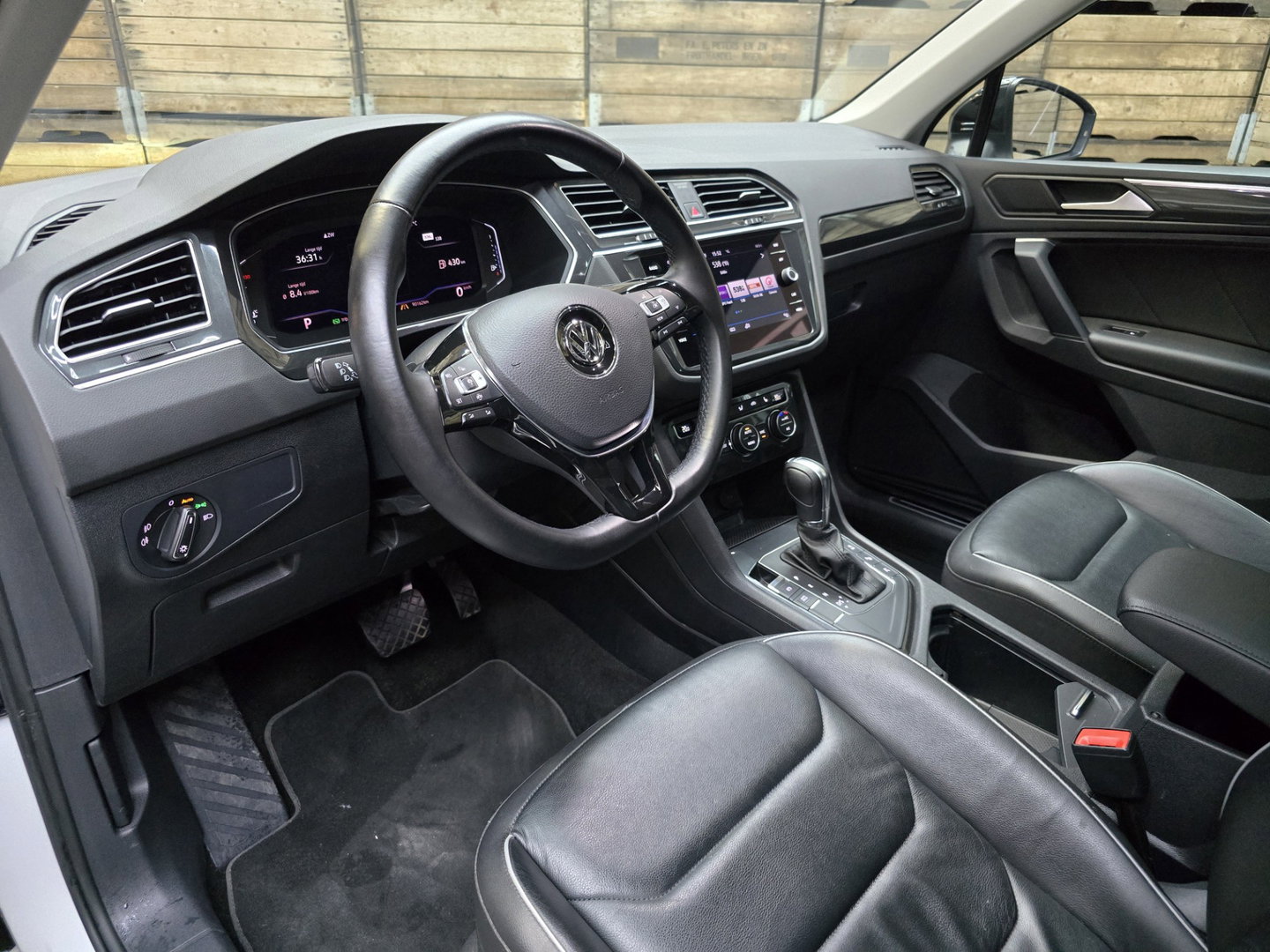 Volkswagen Tiguan 1.5 TSI ACT Highline Business R Pano VCP Leder 360 Navi Clima 19"LM