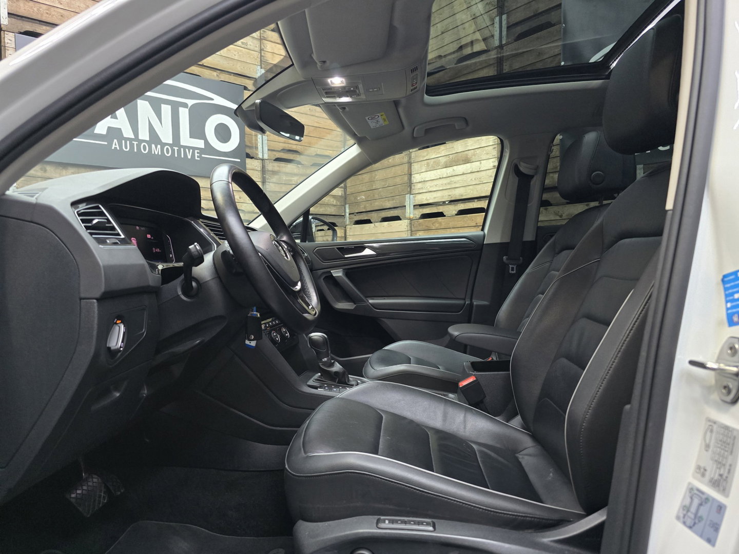Volkswagen Tiguan 1.5 TSI ACT Highline Business R Pano VCP Leder 360 Navi Clima 19"LM
