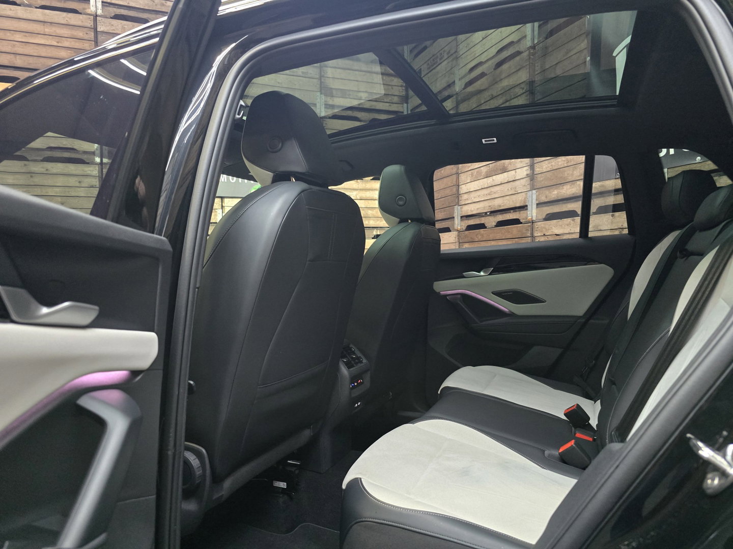 Volkswagen Tiguan 1.5 eHybrid Elegance IQ LIght Panorama 360 HUD Trekhaak 20"LM