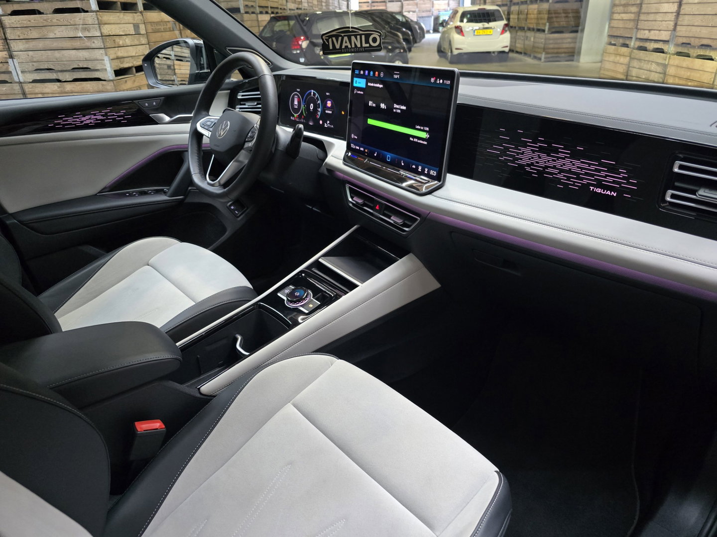 Volkswagen Tiguan 1.5 eHybrid Elegance IQ LIght Panorama 360 HUD Trekhaak 20"LM