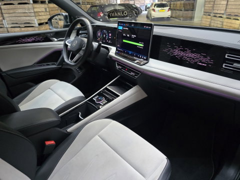 Volkswagen Tiguan 1.5 eHybrid Elegance IQ LIght Panorama 360 HUD Trekhaak 20"LM