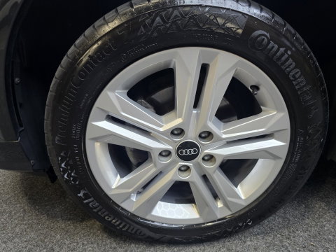 Audi Q2 35 TFSI Advanced edition Sport Navi Clima Cruise Camera LED Trekhaak 17"LM
