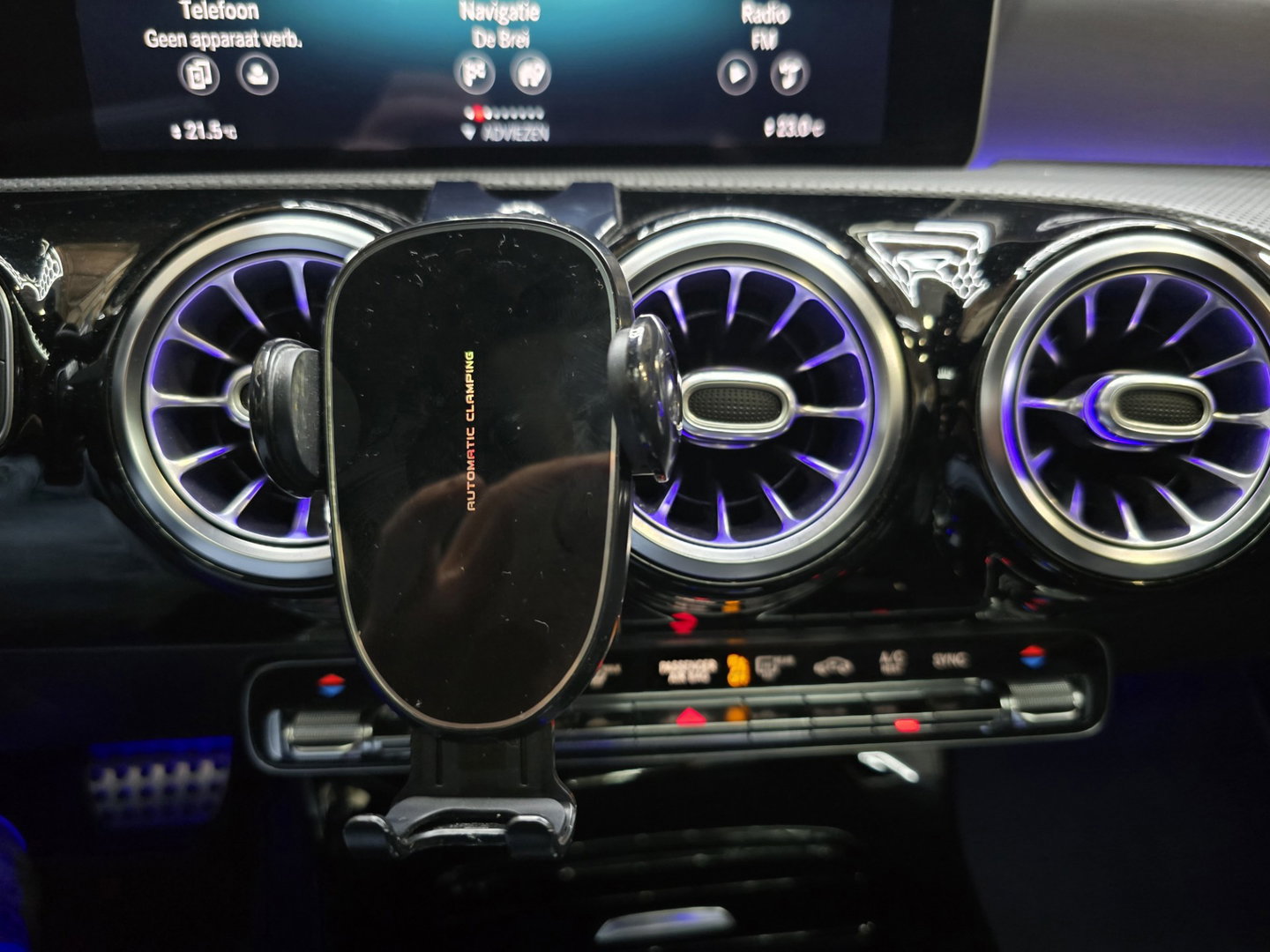 Mercedes-Benz CLA-Klasse Shooting Brake 200 Business Solution AMG MATT GRIJS Pano Camera Sfeer Navi LM