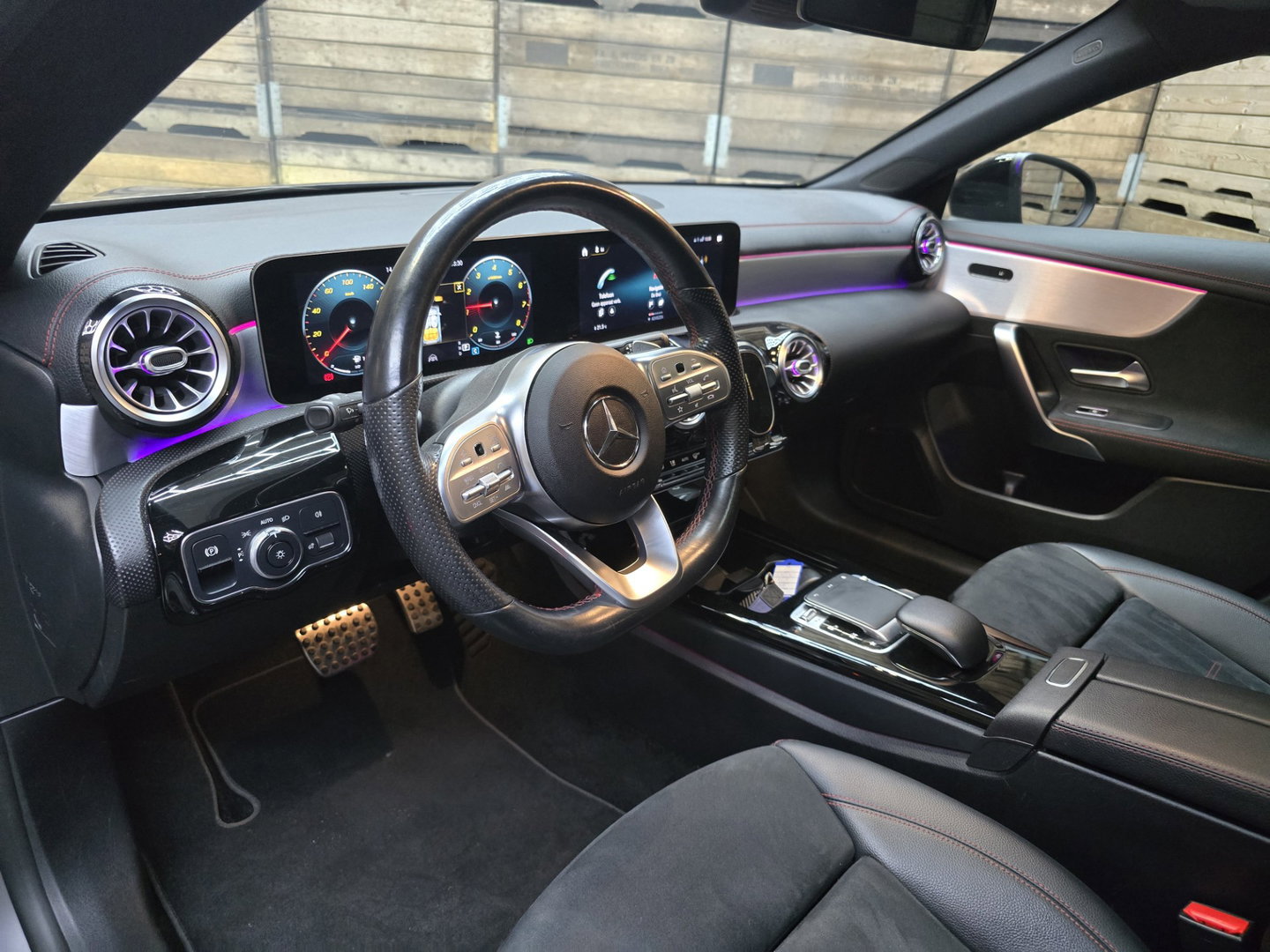 Mercedes-Benz CLA-Klasse Shooting Brake 200 Business Solution AMG MATT GRIJS Pano Camera Sfeer Navi LM