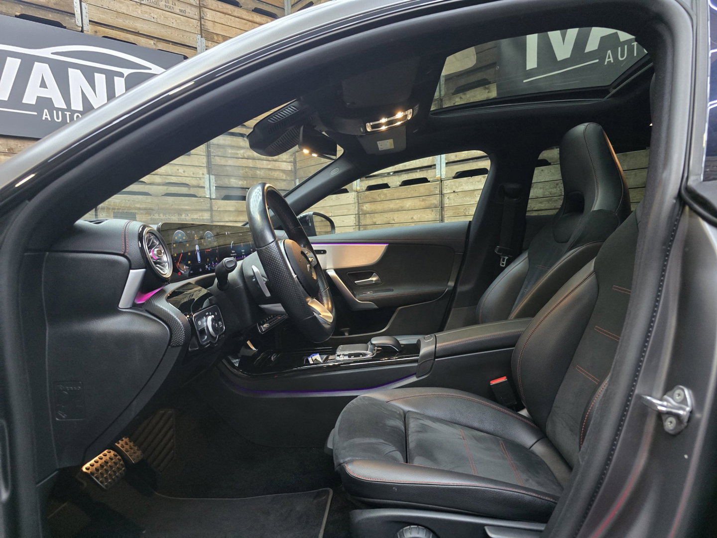Mercedes-Benz CLA-Klasse Shooting Brake 200 Business Solution AMG MATT GRIJS Pano Camera Sfeer Navi LM