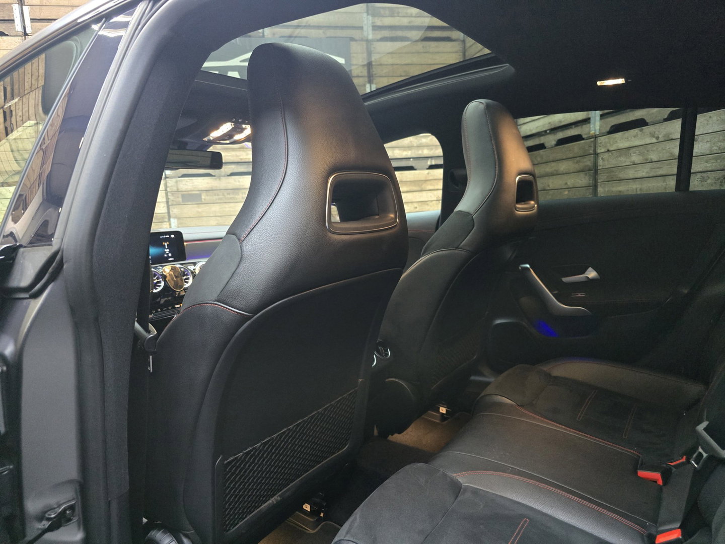 Mercedes-Benz CLA-Klasse Shooting Brake 200 Business Solution AMG MATT GRIJS Pano Camera Sfeer Navi LM