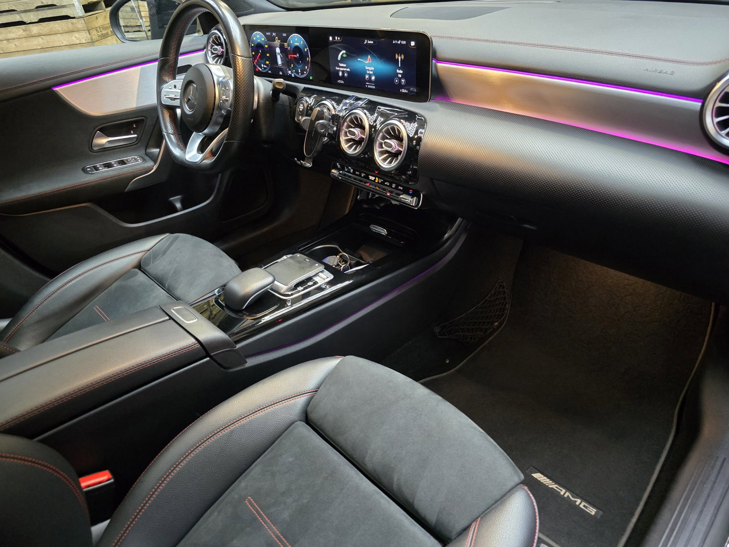 Mercedes-Benz CLA-Klasse Shooting Brake 200 Business Solution AMG MATT GRIJS Pano Camera Sfeer Navi LM