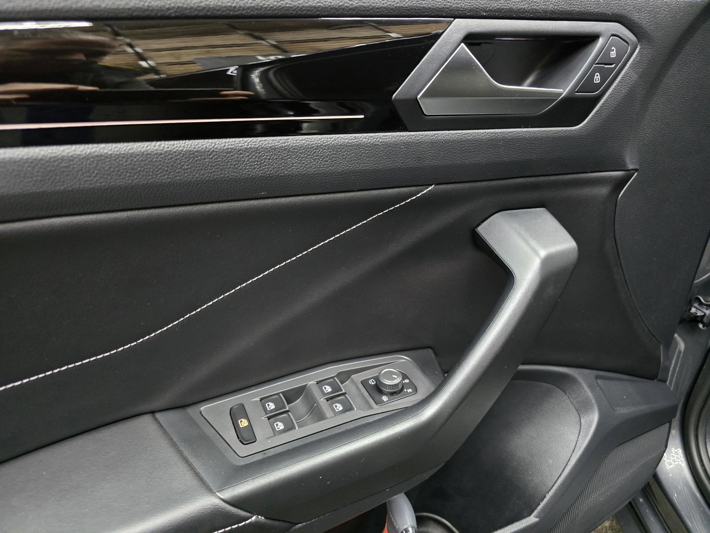 Volkswagen T-Roc 1.0 TSI R-Line IQ Drive Pakket Navi LED Clima LM