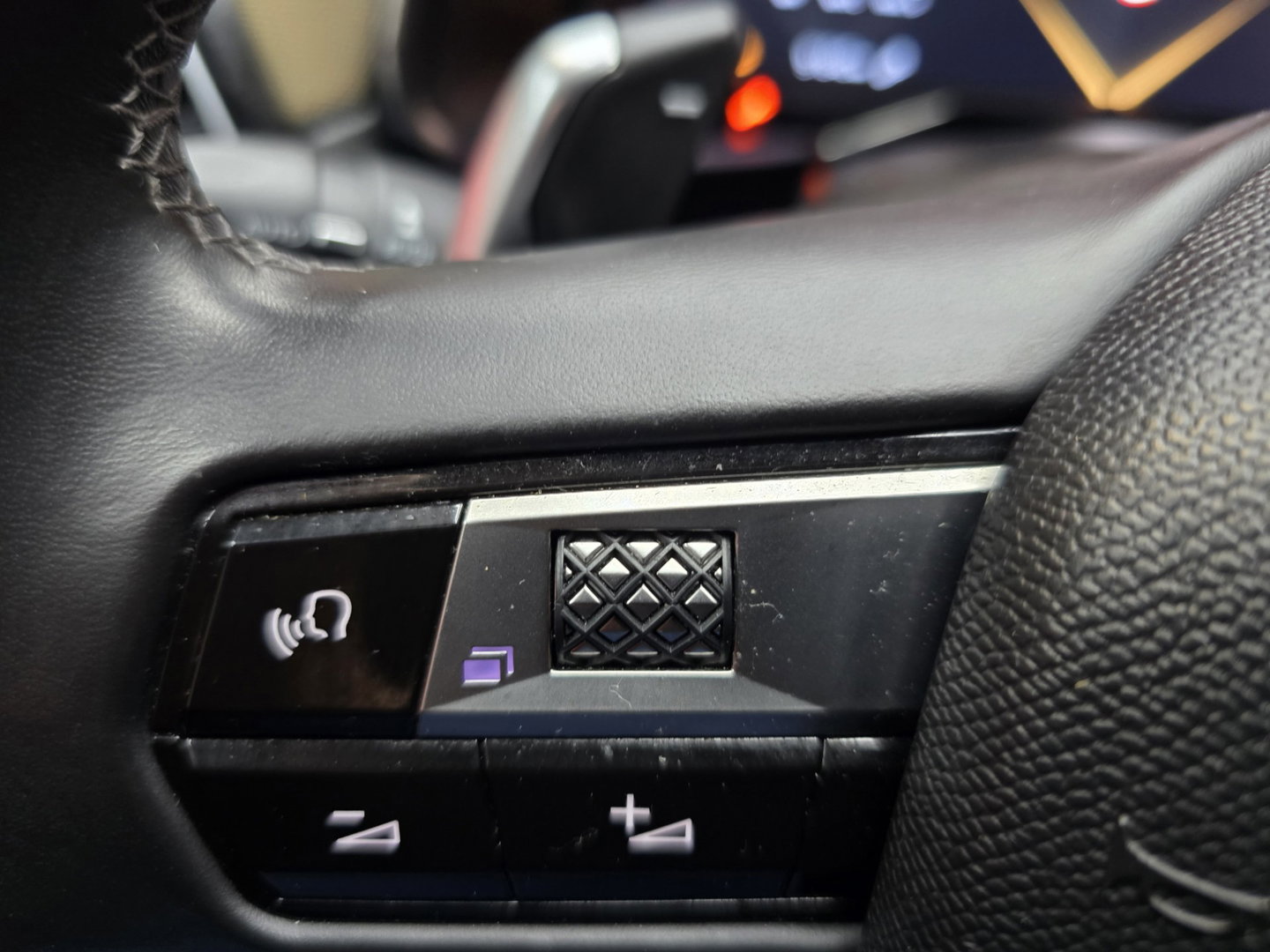 DS 7 Crossback 1.6 PureTech So Chic Xenon Navi Clima Camera uitlaatklep 18"LM