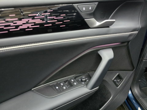 Volkswagen Tiguan 1.5 eHybrid Elegance IQ LIght Panorama 360 Trekhaak 20"LM