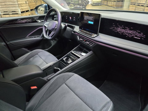 Volkswagen Tiguan 1.5 eHybrid Elegance IQ LIght Panorama 360 Trekhaak 20"LM