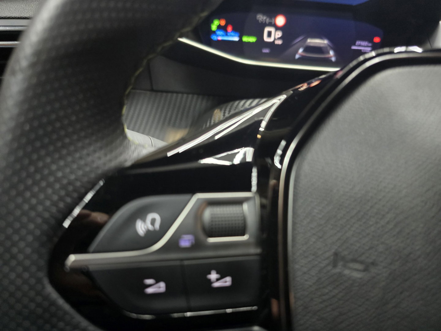 Peugeot e-2008 EV GT 54 kWh Full LED Navi 360 Carplay Two Tone 17"LM
