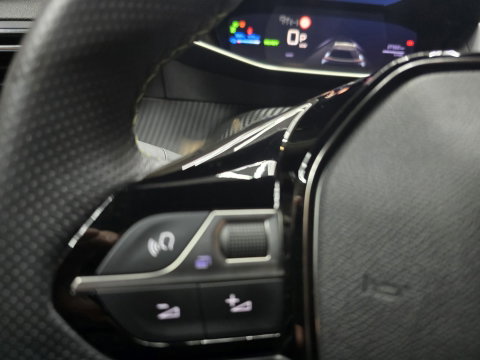 Peugeot e-2008 EV GT 54 kWh Full LED Navi 360 Carplay Two Tone 17"LM