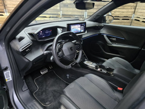 Peugeot e-2008 EV GT 54 kWh Full LED Navi 360 Carplay Two Tone 17"LM