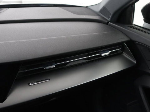 Audi A3 30 TFSI Advanced edition | Panoramadak | Stoelverwarming | Camera | Carplay | Sportstoelen | Navigatie | Full LED | Virtual Cockpit | Getint glas | Climate control | Parkeerhulp | Cruise control