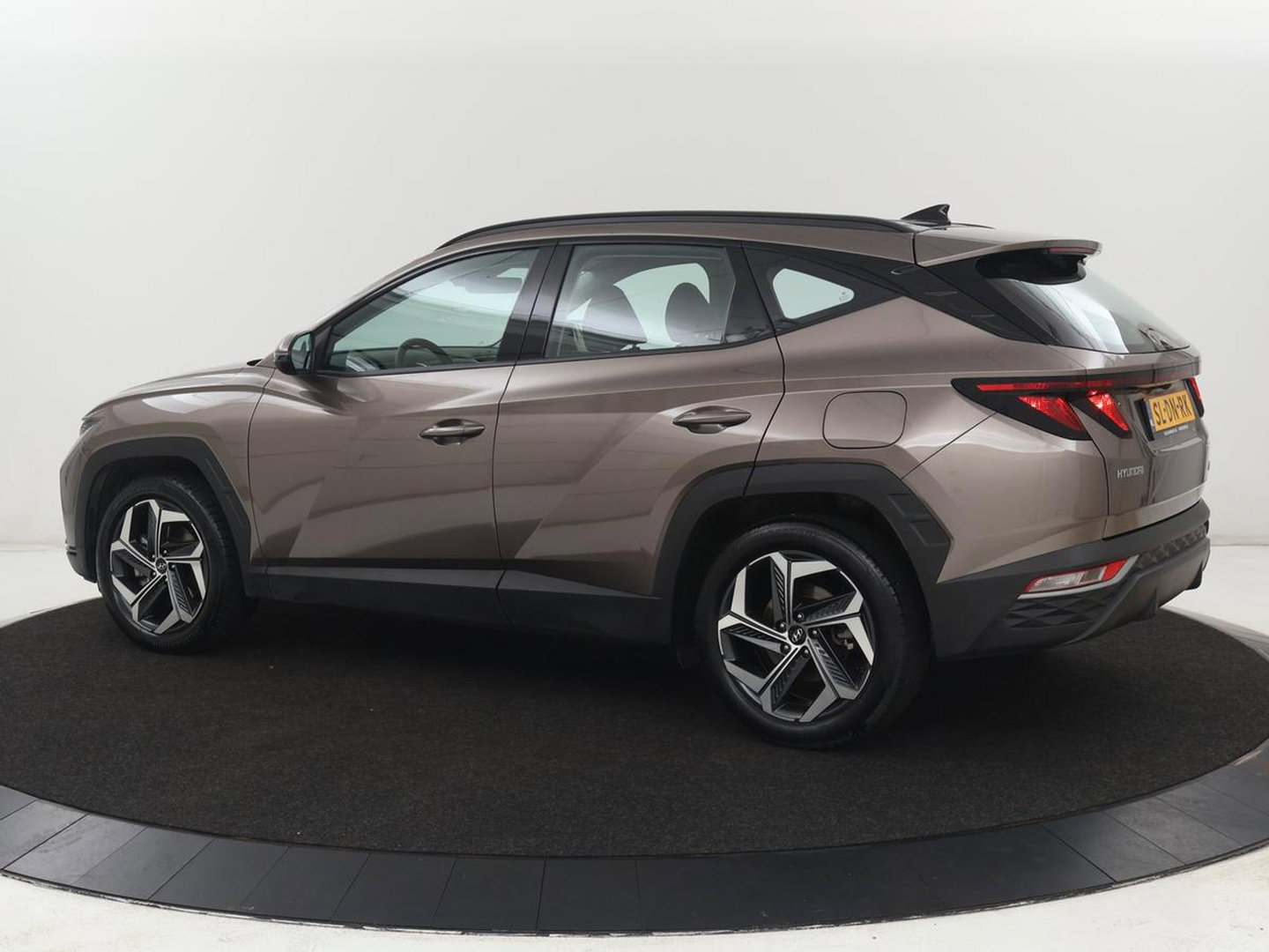 Hyundai Tucson 1.6 T-GDI PHEV Comfort 4WD | SOH 97,9% | Adaptive cruise | Camera | Carplay | Navigatie | Climate control | Parkeerhulp | 19'' | Digital Cockpit | DAB | Bluetooth | Plug In