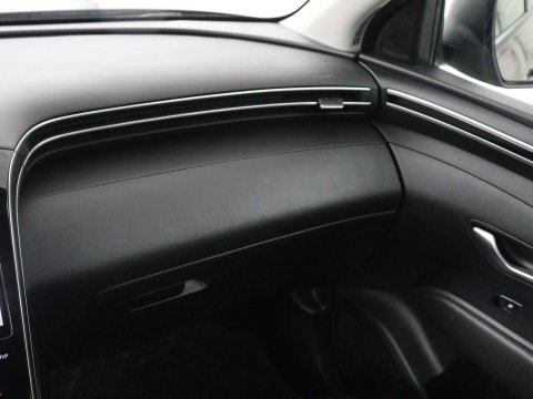 Hyundai Tucson 1.6 T-GDI PHEV Comfort 4WD | SOH 97,9% | Adaptive cruise | Camera | Carplay | Navigatie | Climate control | Parkeerhulp | 19'' | Digital Cockpit | DAB | Bluetooth | Plug In