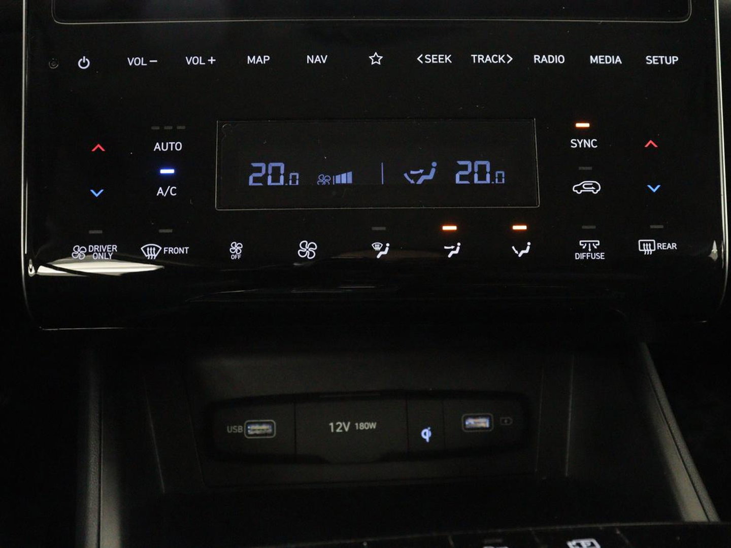 Hyundai Tucson 1.6 T-GDI PHEV Comfort 4WD | SOH 97,9% | Adaptive cruise | Camera | Carplay | Navigatie | Climate control | Parkeerhulp | 19'' | Digital Cockpit | DAB | Bluetooth | Plug In