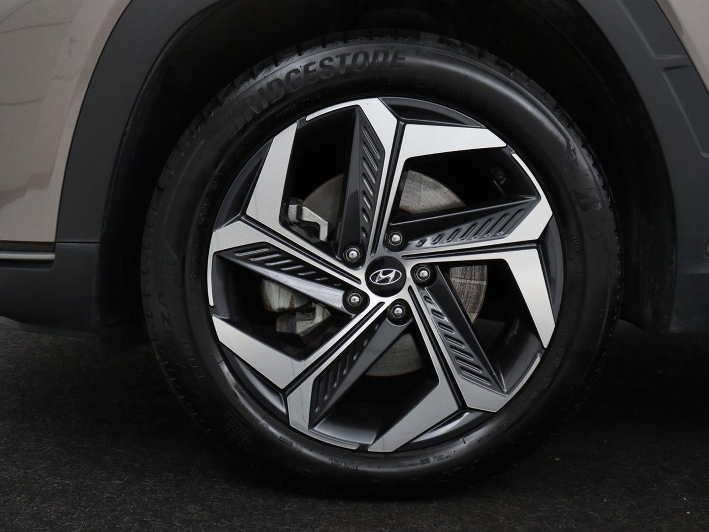 Hyundai Tucson 1.6 T-GDI PHEV Comfort 4WD | SOH 97,9% | Adaptive cruise | Camera | Carplay | Navigatie | Climate control | Parkeerhulp | 19'' | Digital Cockpit | DAB | Bluetooth | Plug In