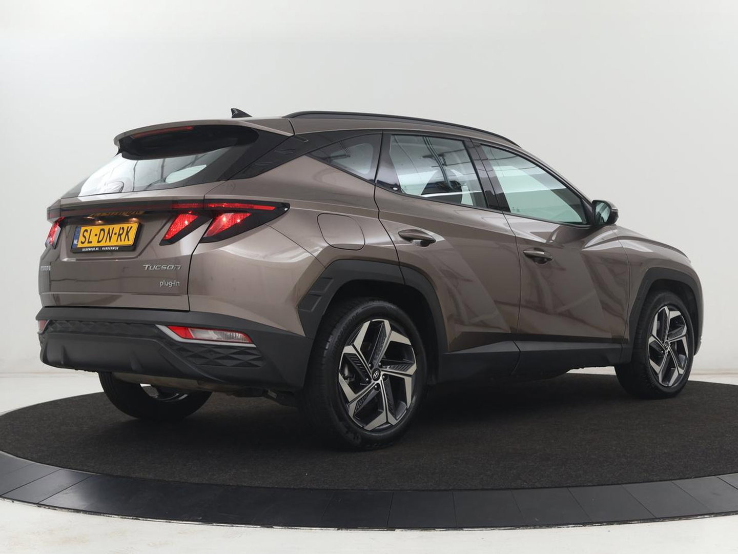 Hyundai Tucson 1.6 T-GDI PHEV Comfort 4WD | SOH 97,9% | Adaptive cruise | Camera | Carplay | Navigatie | Climate control | Parkeerhulp | 19'' | Digital Cockpit | DAB | Bluetooth | Plug In